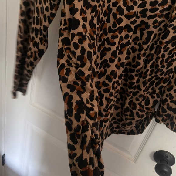 Lane Bryant Leopard print long sleeve plus size Ruched sweater/ blouse 18/20 - Picture 5 of 5